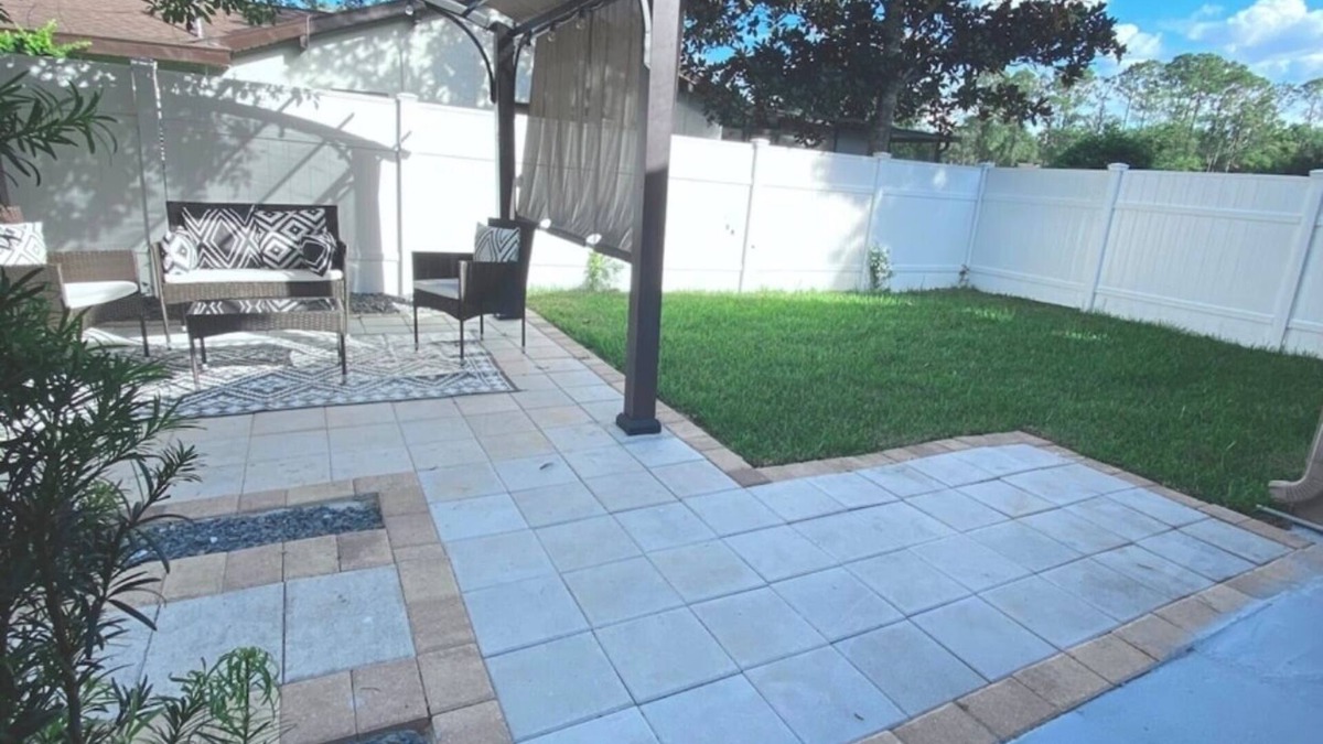 Spring Hill House | Cheerful 1 bedroom guest suite with pool and yard