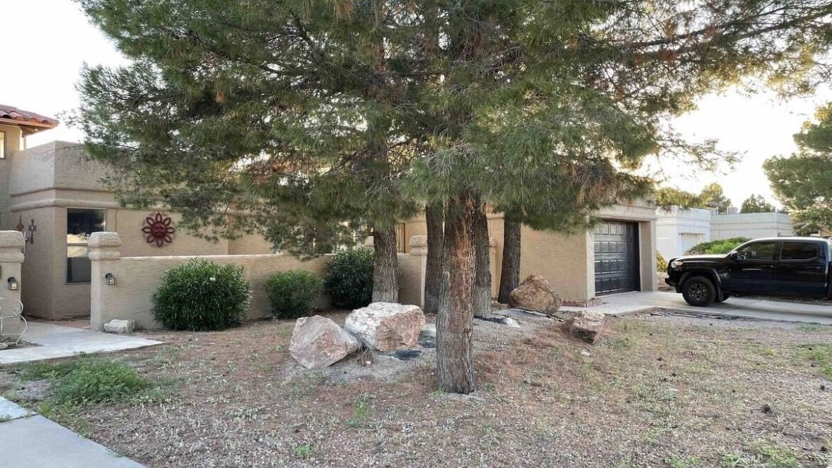 Pebble Hills Park House | Cheerful 2-bedroom home located on the east side.