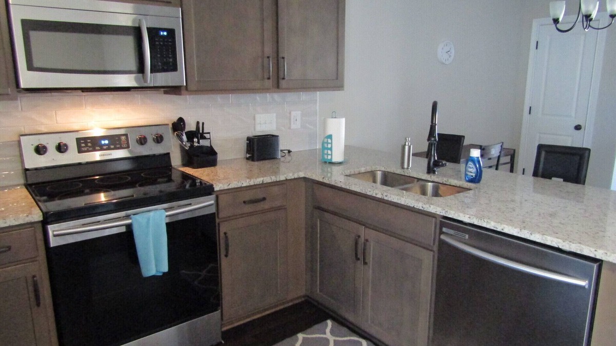 Clarksville House | Cheerful 2-Bedroom Townhouse with Pool