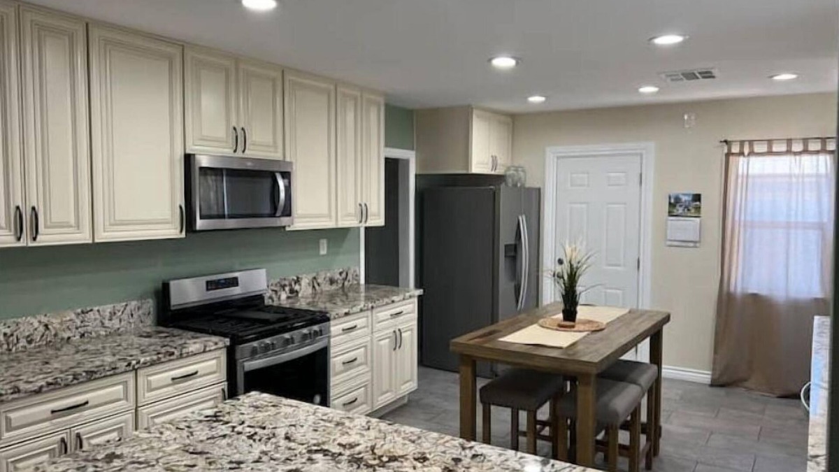 Hawthorne House | Cheerful 2 br/1 full bath home near SoFi/Beaches