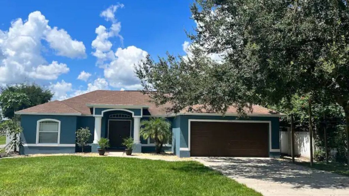 Bartow House | Cheerful 3 bedroom home with above ground pool.