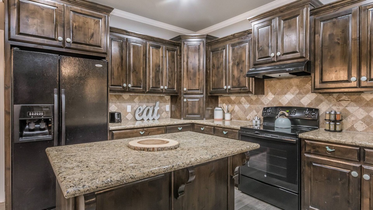 Canyon House | Cheerful 3-Bedroom Home w King Bed, Fireplace, W/D, 10 min from Palo Duro Canyon