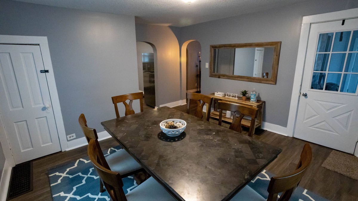 Roanoke House | Cheerful 3-Bedroom Home on the Hill