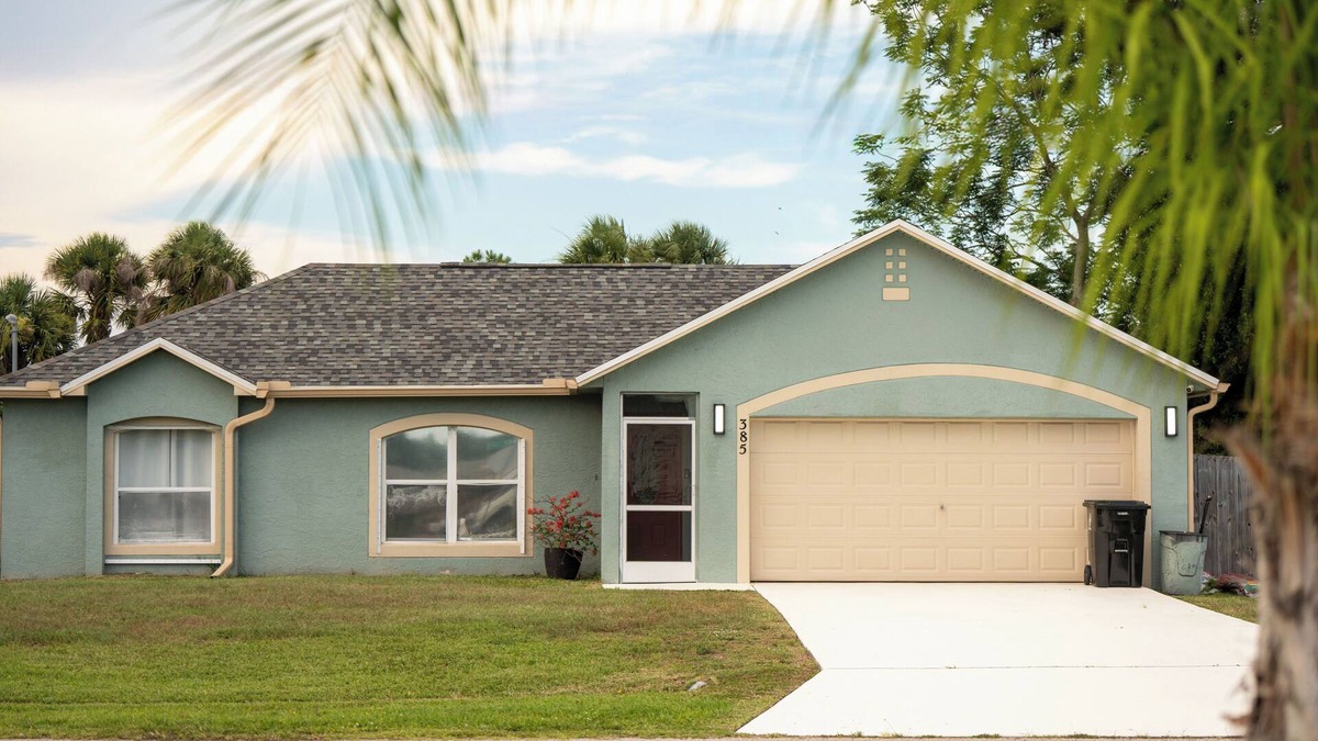 Port Saint Lucie House | CHEERFUL 3 BEDROOM HOME