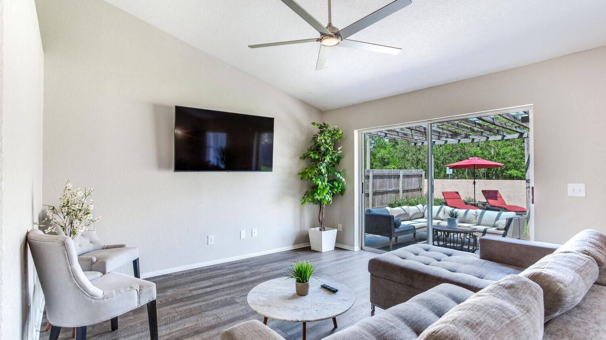 Lakeview Village House | Cheerful 3 bedroom villa