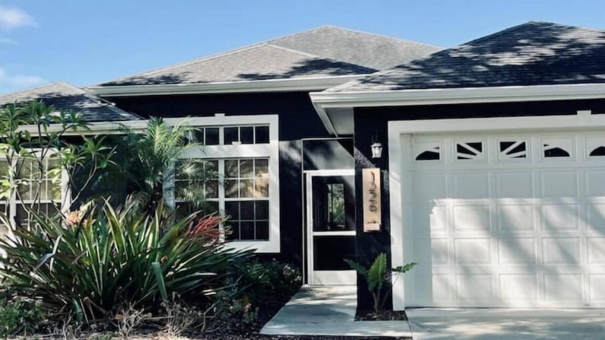 Winter Haven House | Cheerful 4 Bed, 3 Bath Home with Screened Pool