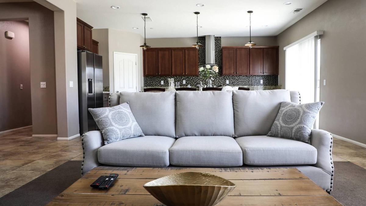 Glen Avon House | Cheerful 4 Bedroom Entire House Lots Of Open Space