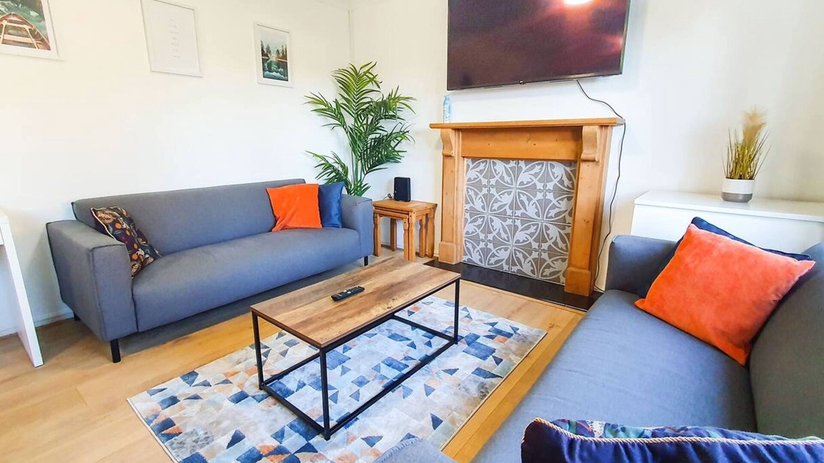 Cheltenham Villa | Cheerful 4-bedroom house
