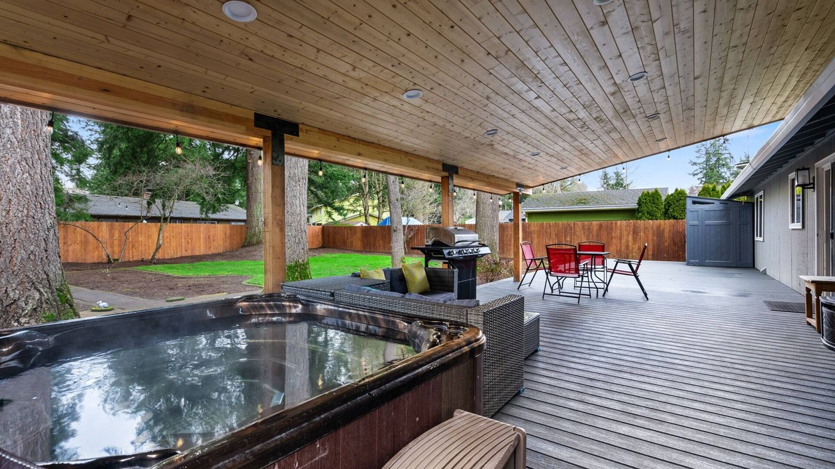 Evergreen House | Cheerful 4 bedroom home one level with hot tub and park like feel