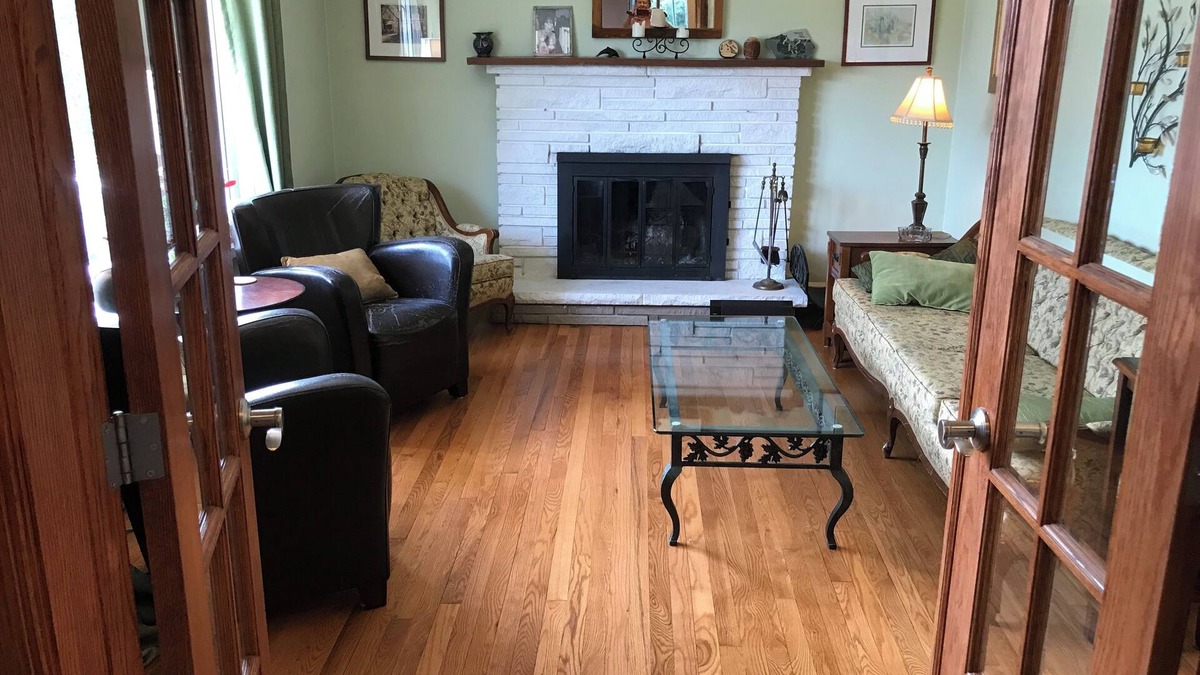 Ottawa Division House | Cheerful 4 bedroom house with large deck and garden in walkable neighbourhood.