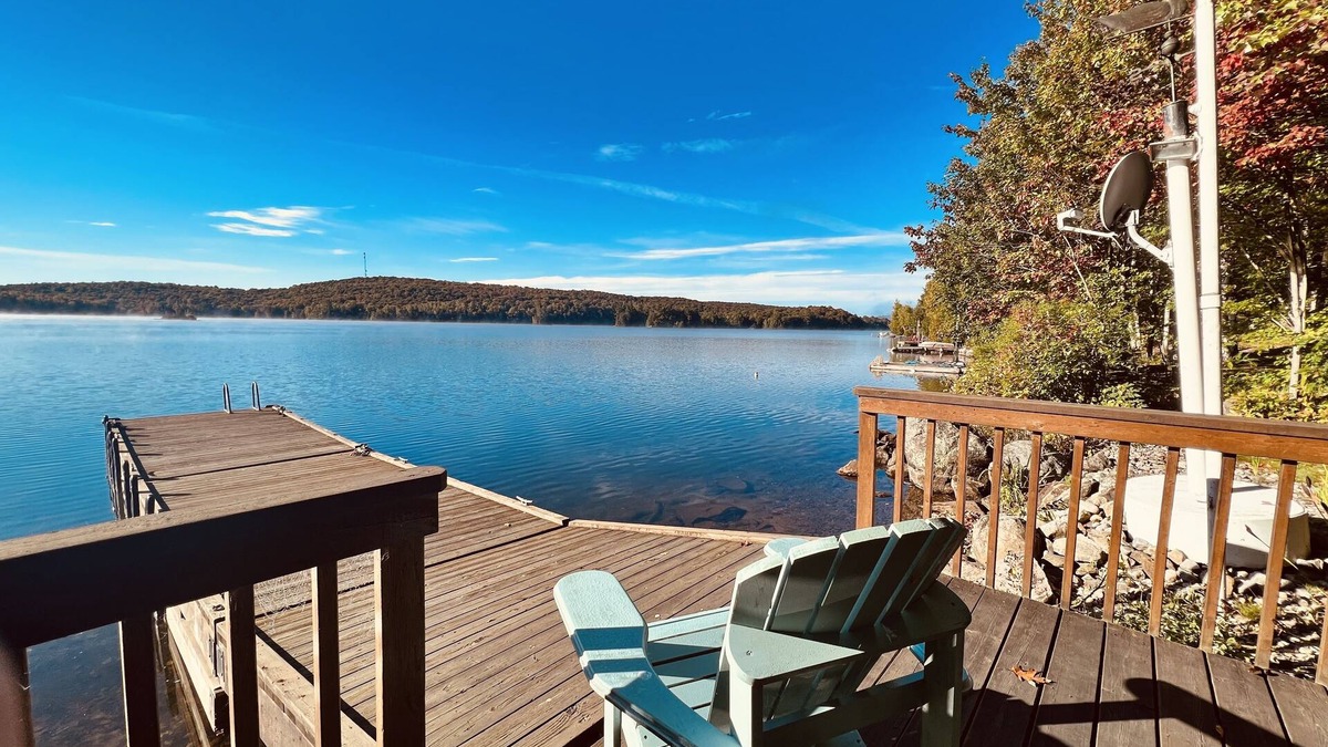 Kearney Cottage | Cheerful 4 Bedroom Lakefront Cottage+Guest House Near Algonquin Park