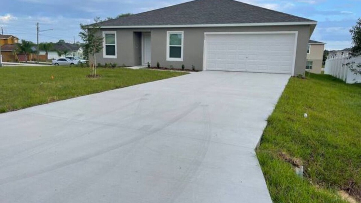 Haines City House | Cheerful 4 Bedrooms New Construction Home