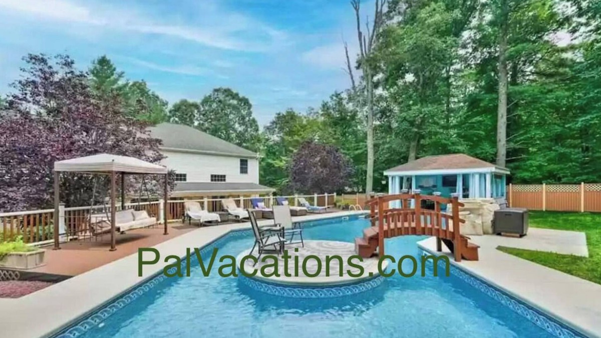 Analomink Villa | Cheerful 5-bedroom resort with private pool in charming Pocono mountains