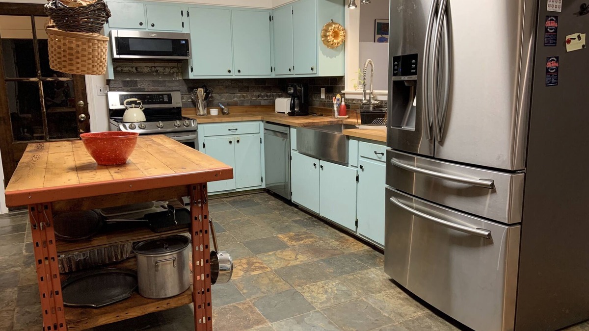 Oxford House | Cheerful, artsy 3BR house with pool - 10 min to the Square