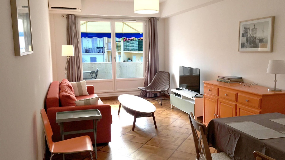 Thiers Apartment | Cheerful Centrally Located Modern Apartment