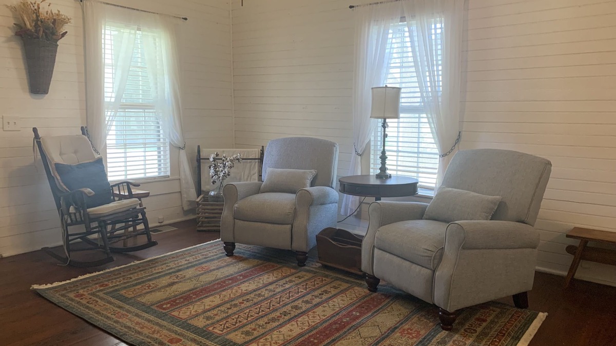 Coolidge Cottage | Cheerful Cottage, full of Southern Charm