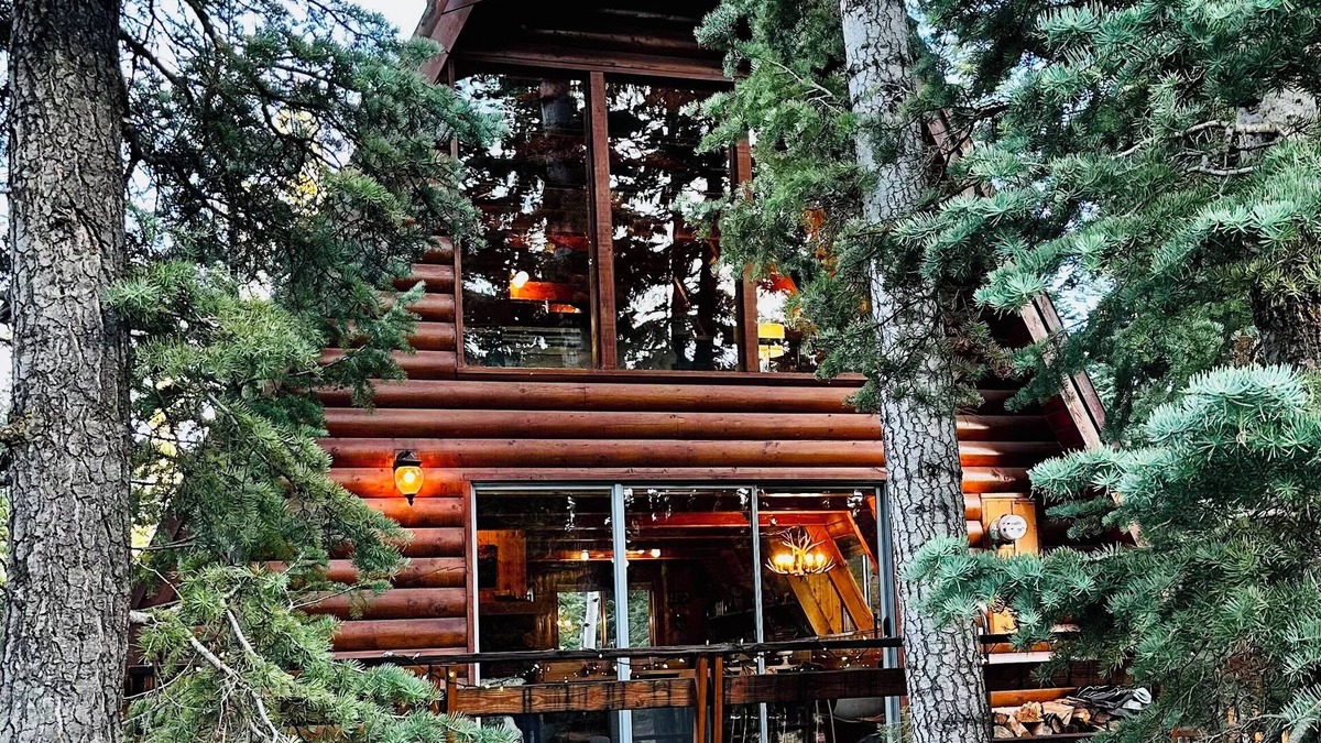 Meadow View Heights Cabin | Cheerful Couples Get-Away Cabin at 8,500 Feet