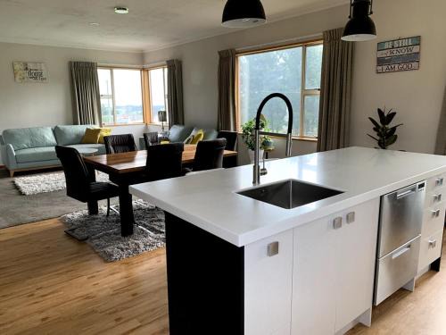 Dunedin House | Cheerful country home with 3-bedrooms, 2-bathrooms