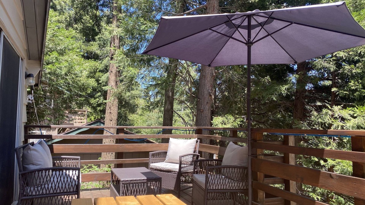 Crestline Cabin | Cheerful Hillside cabin