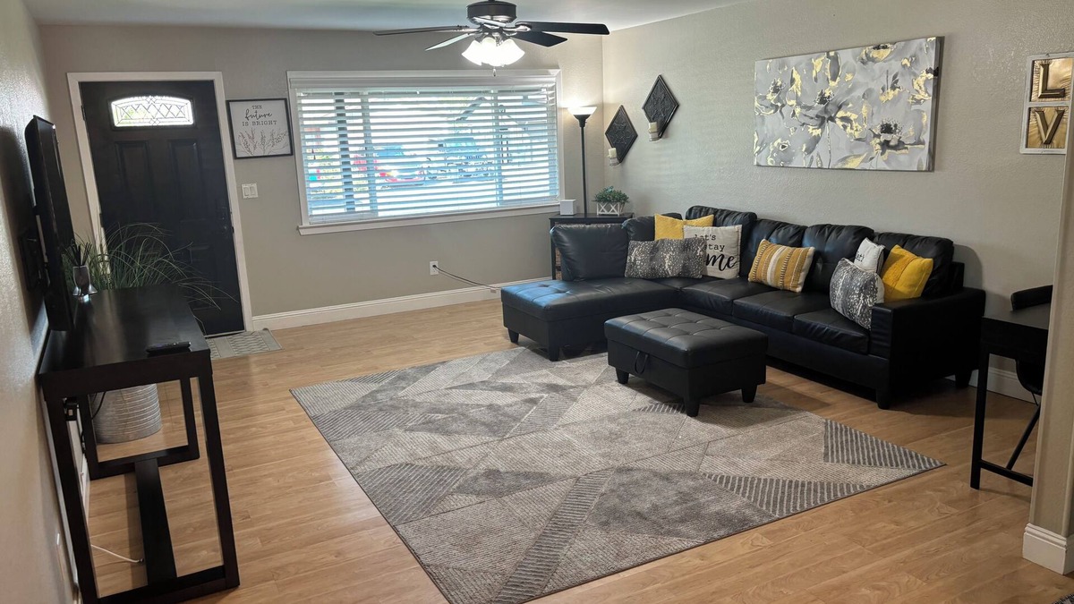 Rocklin House | Cheerful home with beautiful large yard centrally located!