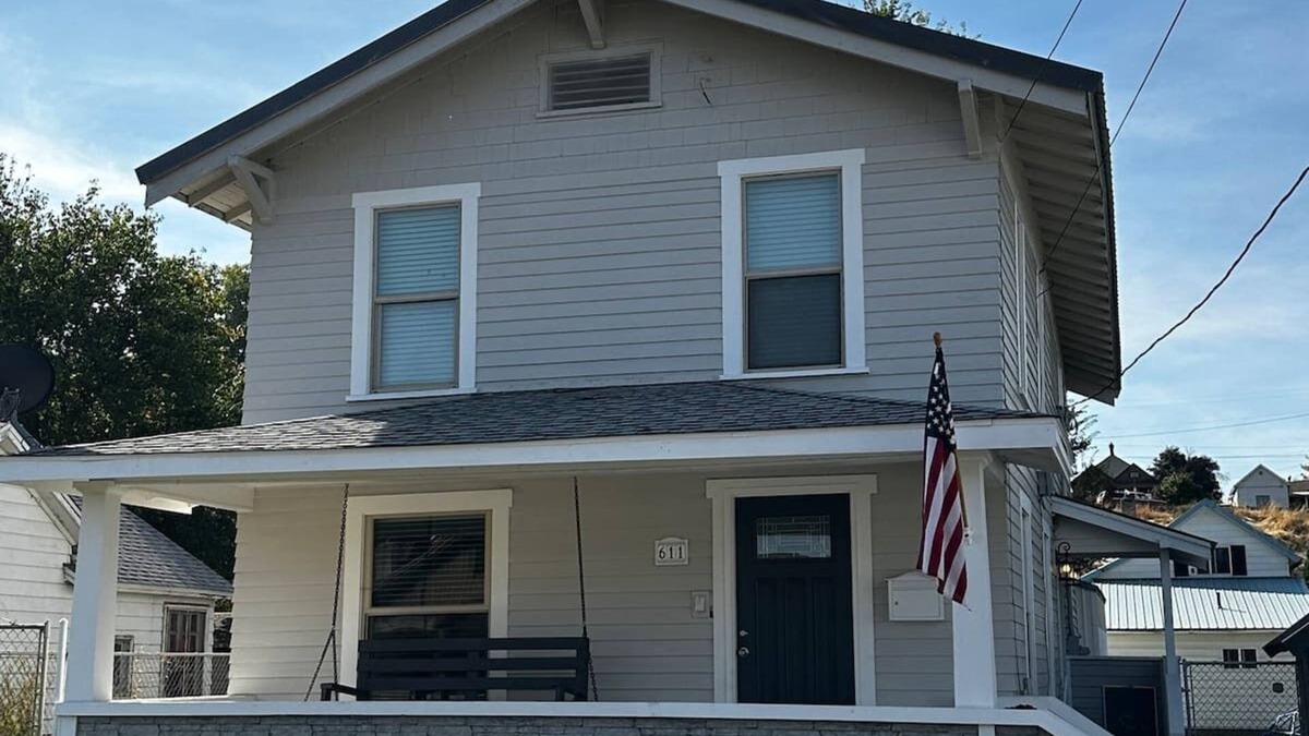 Pendleton House | Cheerful home with front porch swing.