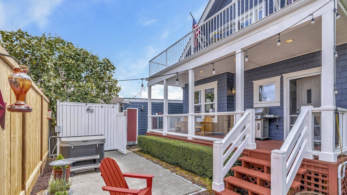 Old Town House | Cheerful Old Town 3 bedroom with hot tub & a view!