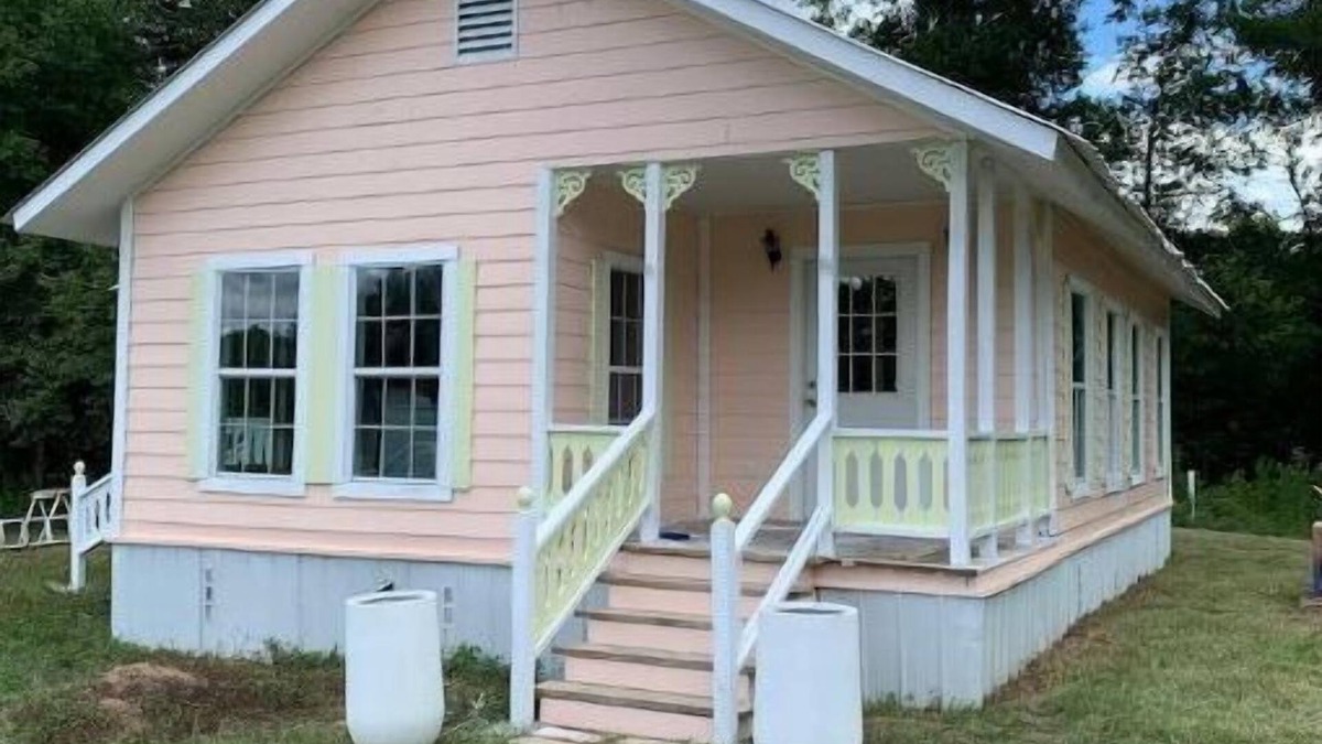 Shelbyville Cottage | Cheerful One bedroom cottage in the country