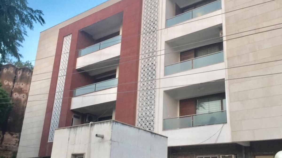 Gopalbari Apartment | Cheerful, Spacious Private Apt in ★ location