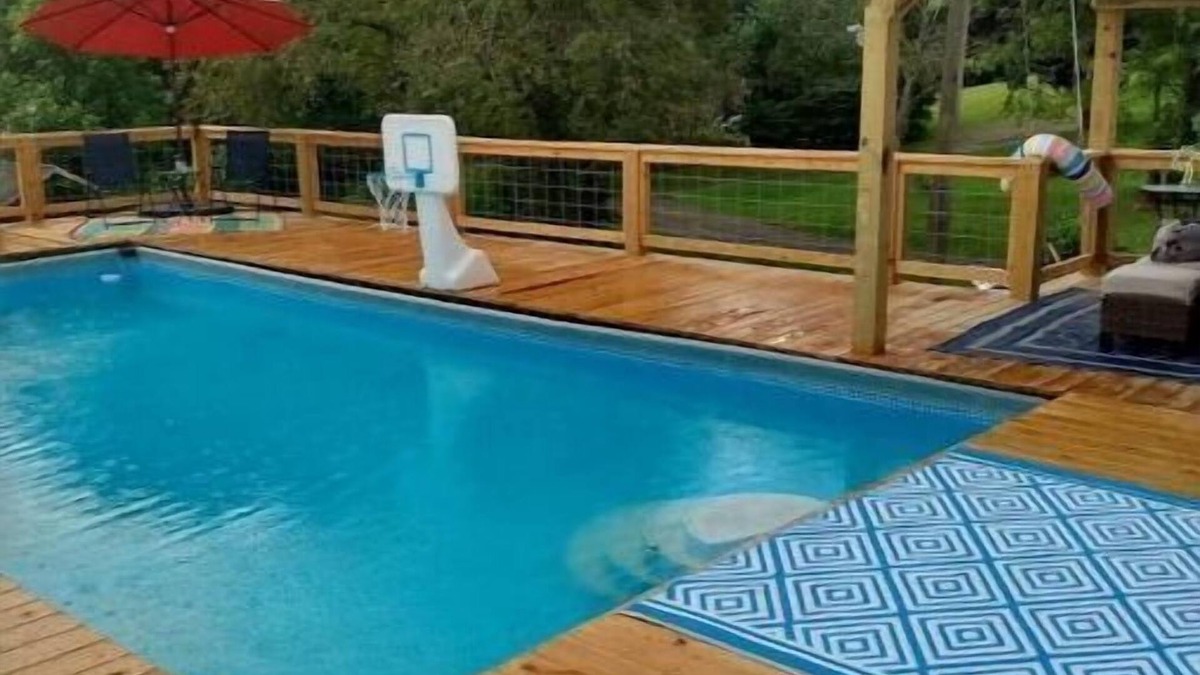 Fayetteville House | Cheerful three bedroom home with seasonal pool