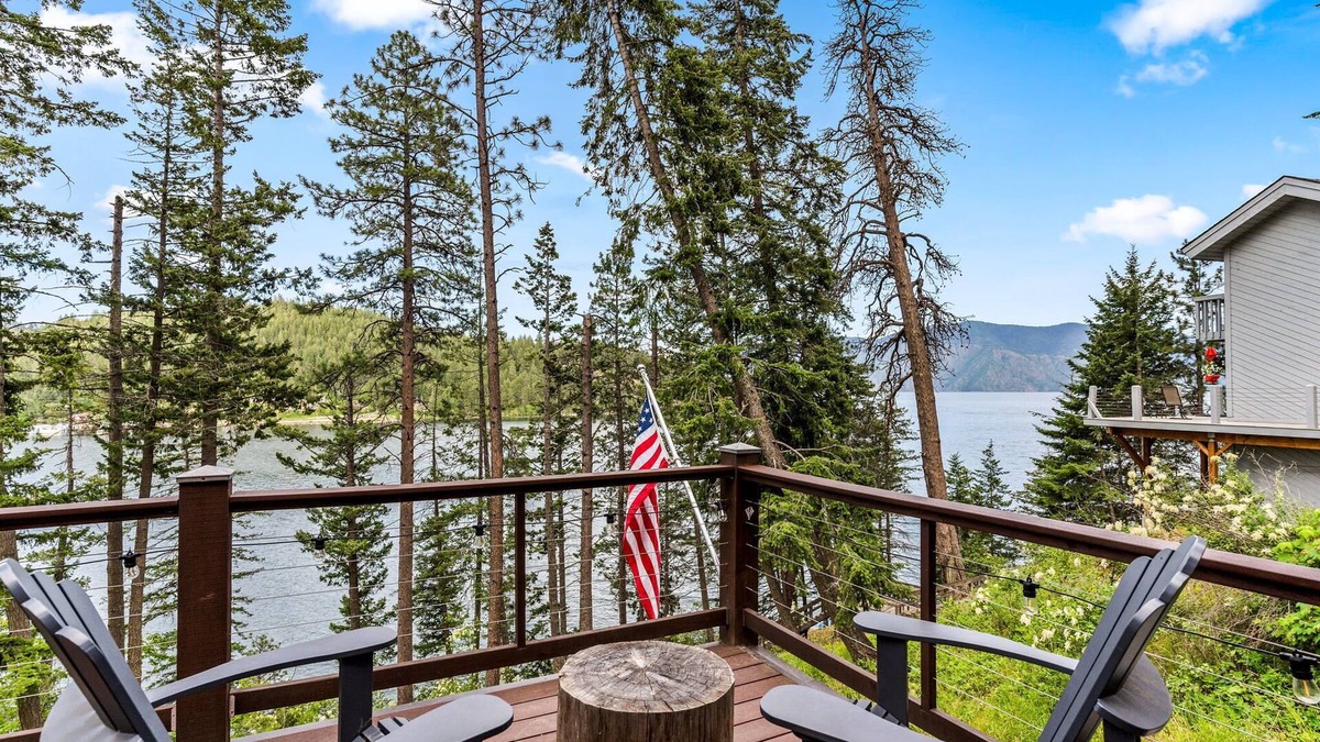 Sagle House | Cheerful Waterfront Cabin on Lake Pend Oreille