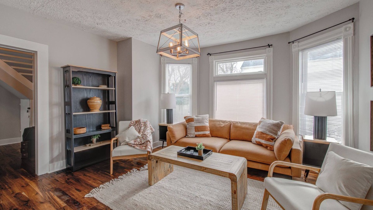 Benson House | Cheery 3BR w 2 King Beds, Outdoor Dining, Fire Pit, Quiet, Fenced Yard, Central