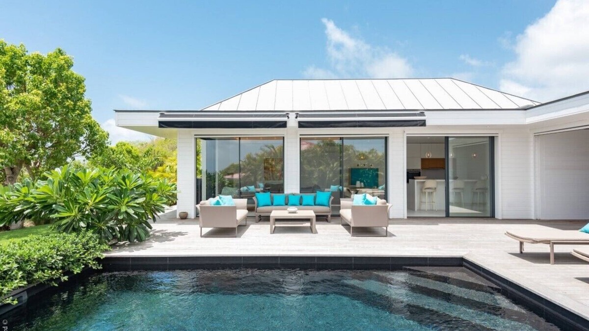 Gustavia Industrial Zone Villa | Chef included by Fantasia Villas: King Gustaf