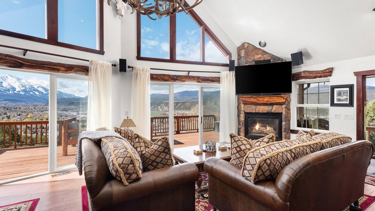 Carbondale House | Chef's Chalet | Gourmet Living w/Views & Hot Tubs