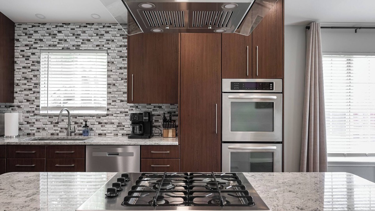 Lake Orion House | Chef's Kitchen, King Bed near GM Orion, Shops/Dining and Easy Access to Freeways