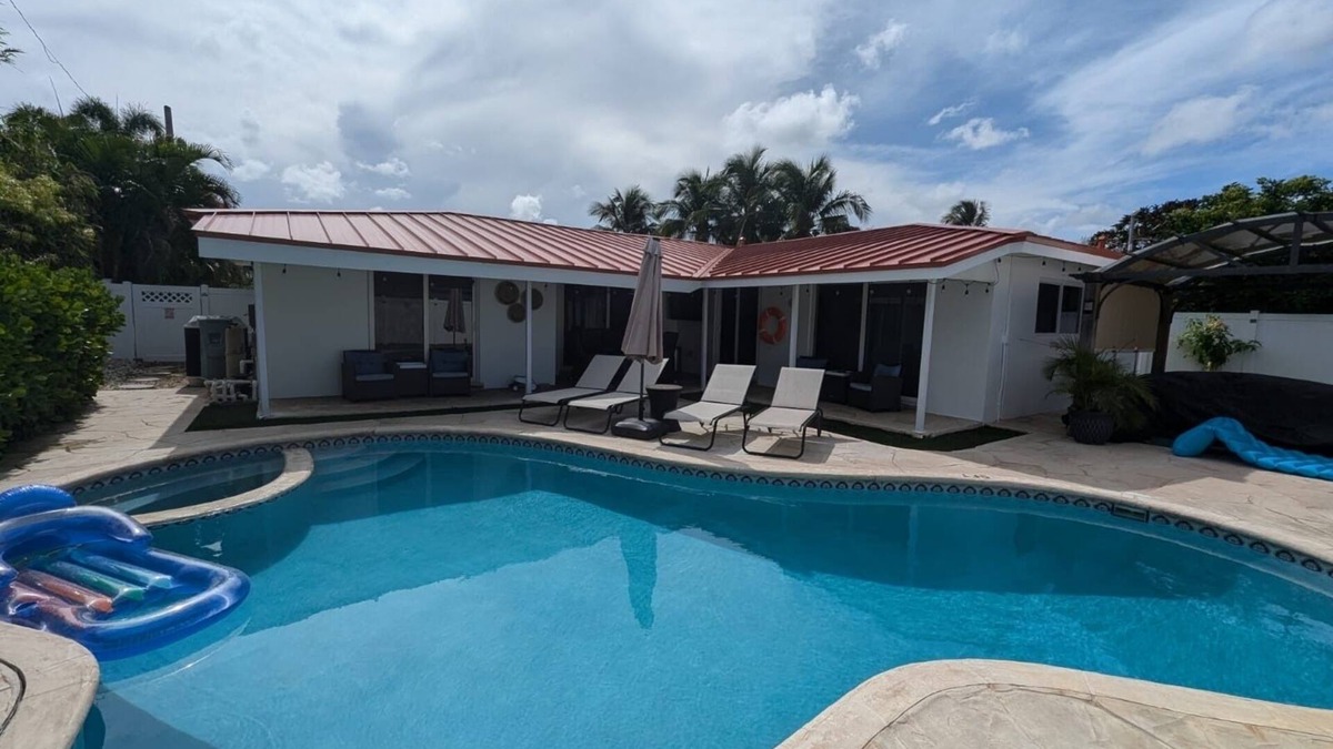 Garden Isles House | Chef's Kitchen Villa in Pompano Beach. Heated Pool and 3D tour available