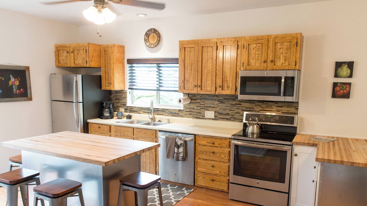 Newberg House | Chehalem Mountain Hideaway