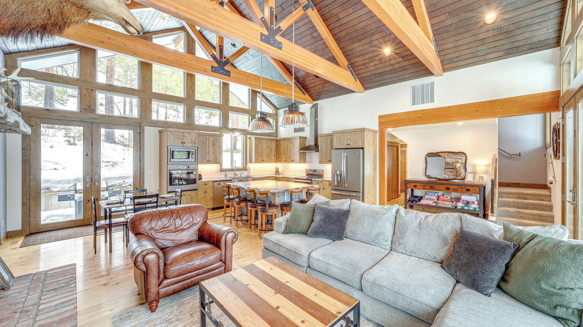 Pateros Cabin | 'Chelan Mountain Retreat' Chalet w/Fire Pit!