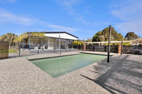 Eagle Point House | Chenu Lakeside Homestead