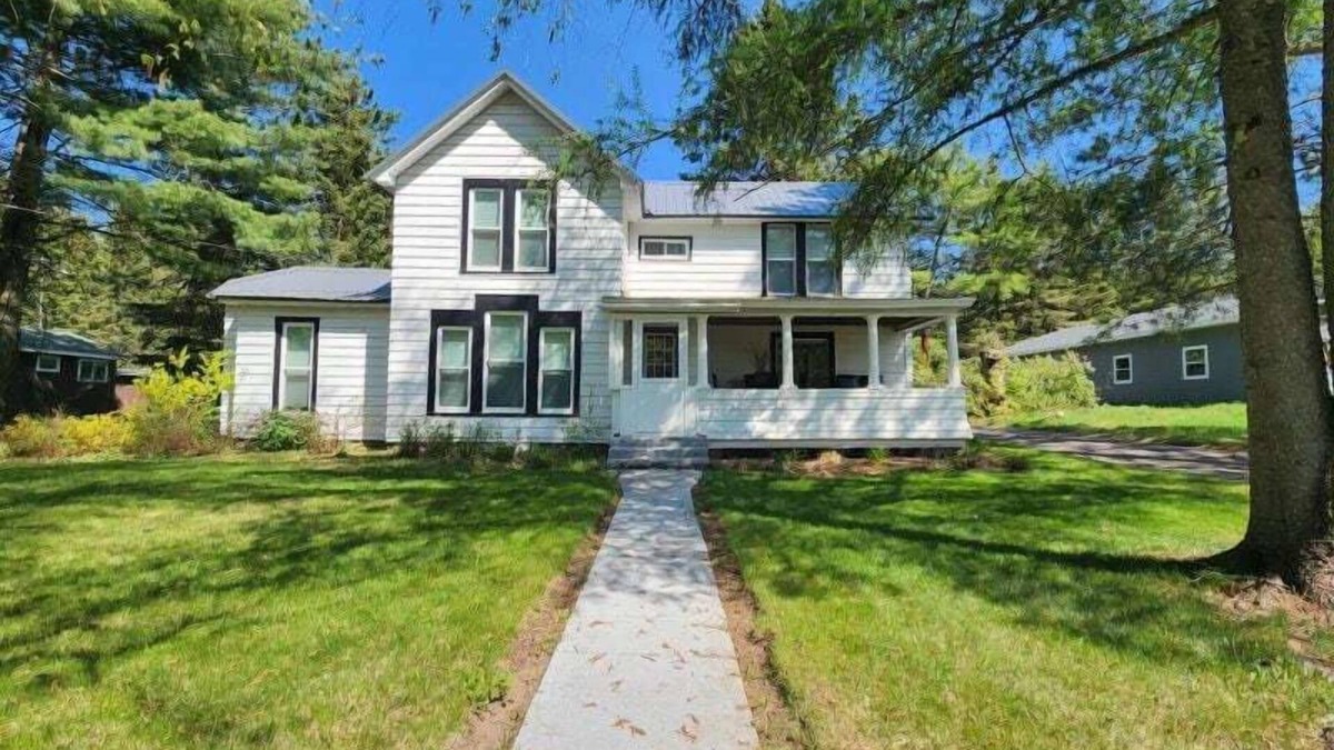 Cable House | Chequamegon Haus - Comfortable and Charming walk to downtown Cable, WI