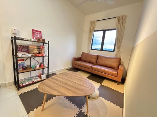 Kampung Bukit Dukong Apartment | Cheras trader square traders garden park 1 queen bed 2 single bed 1 car park