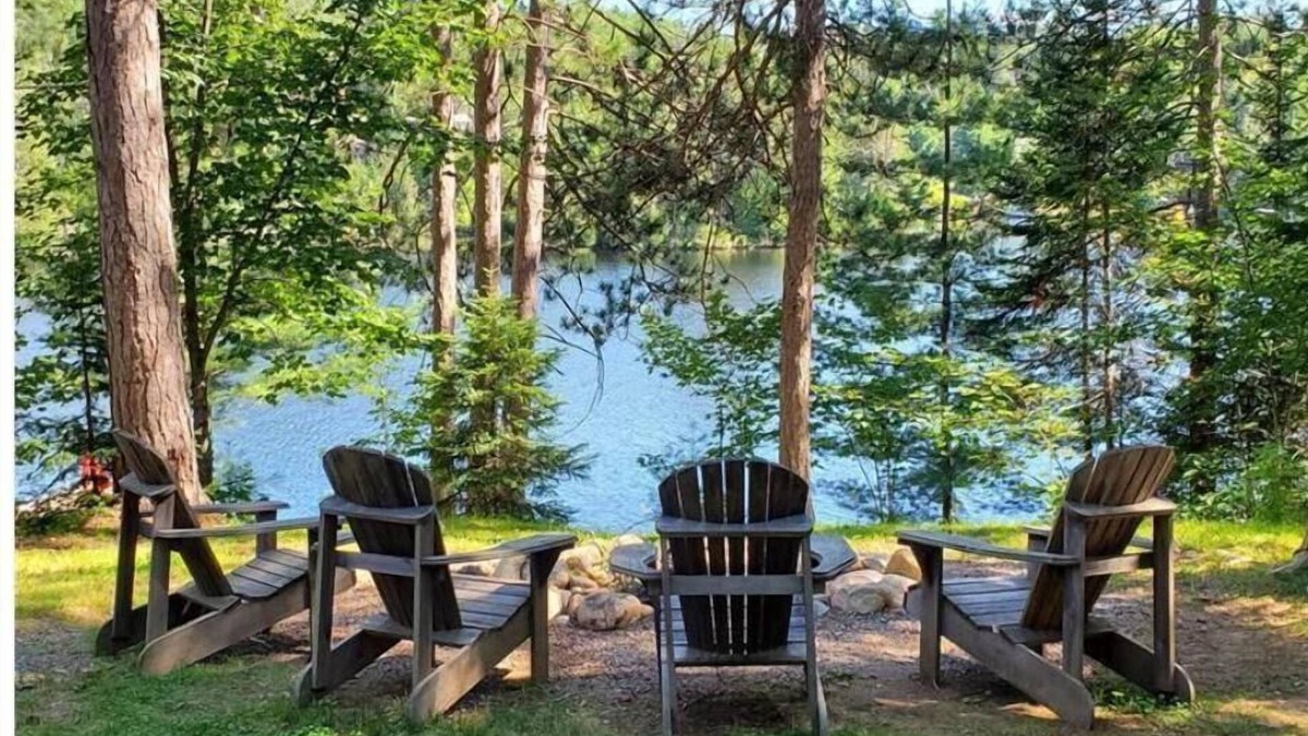 Joly Cottage | Cherish Lakeside Moments: Create Memories in Paradise