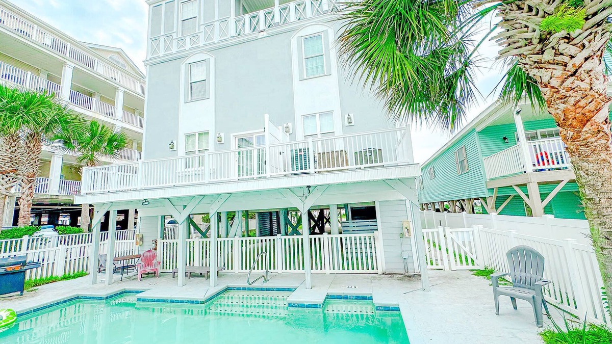 North Myrtle Beach House | Cherry Grove Tropical Rays Huge House w Pool