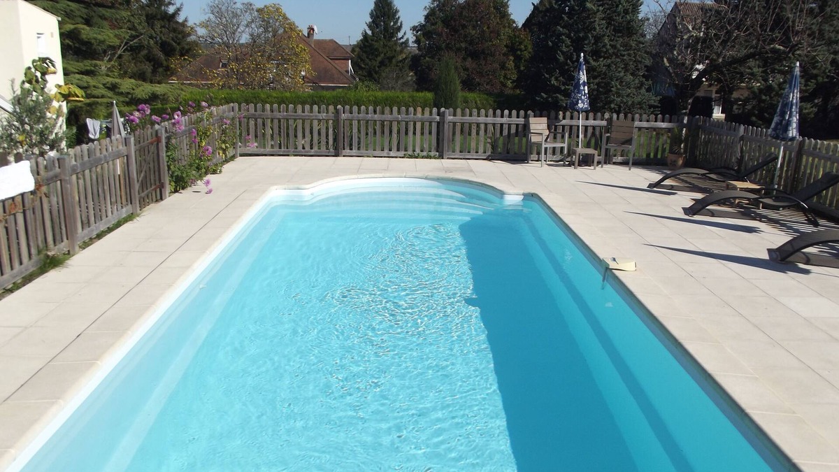 La Roche-Posay House | Cherry Lodge - Les Lauriers 1 Bed Apartment With Private Garden And Pool
