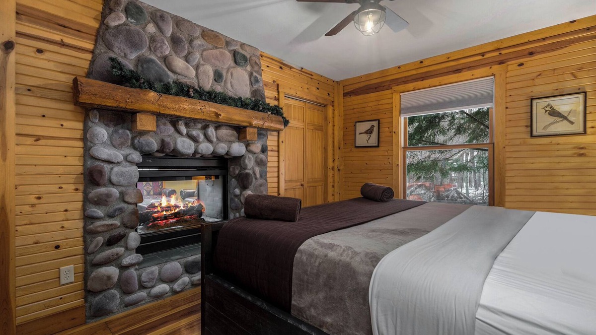 New Plymouth Cabin | Cherry Ridge Retreat Waters Edge - Hocking Hills Luxury Cabin with hot tub and fire place