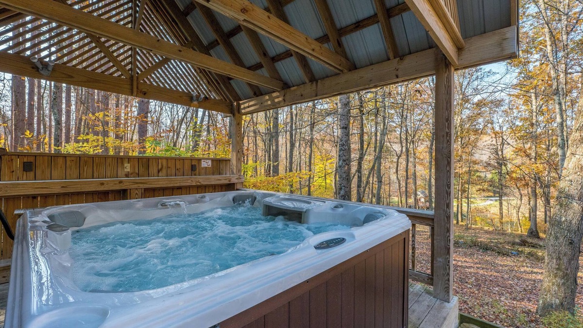 New Plymouth Cabin | Cherry Ridge Retreat Still Waters - Hocking Hills Romantic Cabin with hot tub and fire place!