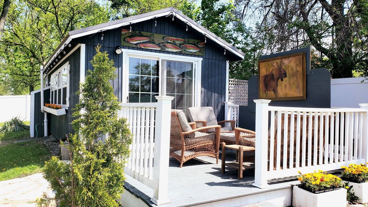Three Oaks Cottage | Cherry Street Guesthouse with private wooded yard & firepit, 3 blocks to town! n