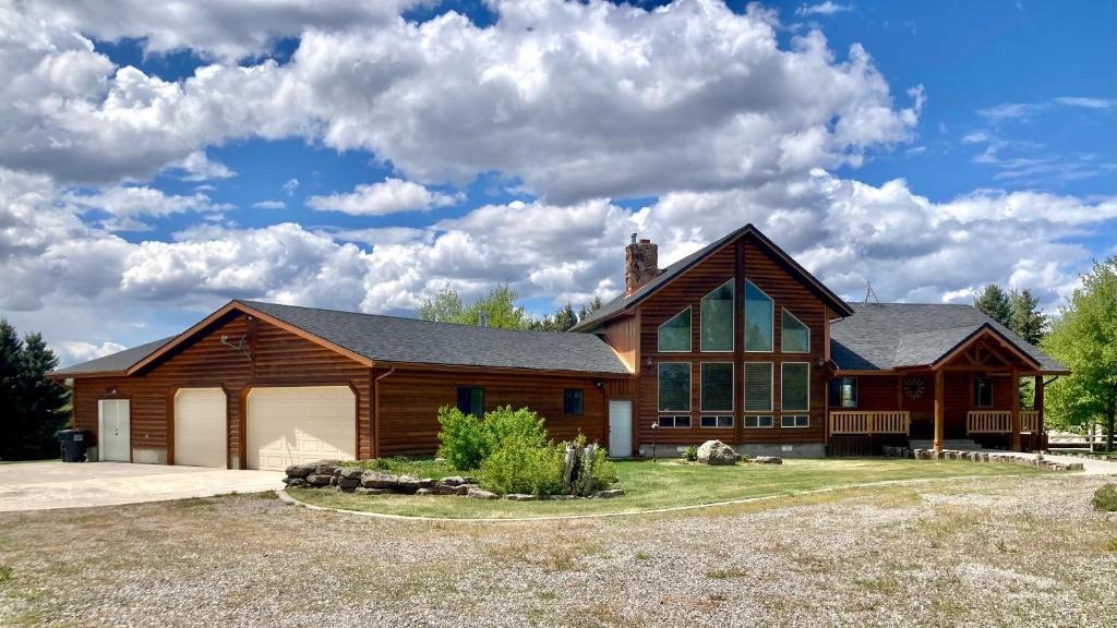 St. Anthony House | Chester Currents by KABINO Riverfront on Henrys Fork Air Conditioning Boat Launch Foosball Pool Table Huge Yard Garage WIFI