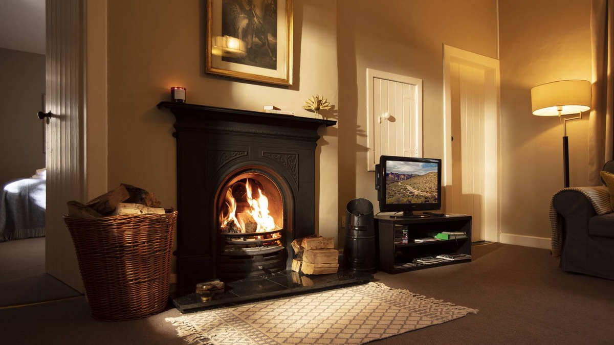 Gorebridge Cottage | Chestnut Cottage - a charming traditional stone cottage with 2 bedrooms on Arniston Estate