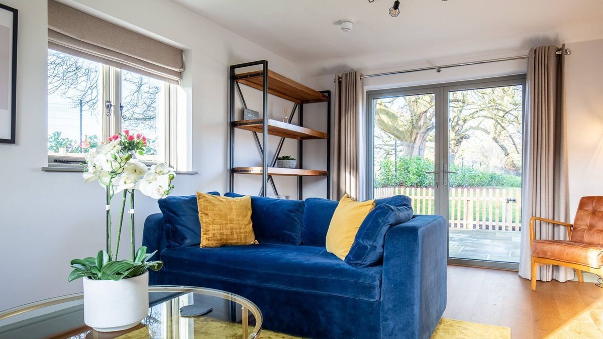 Winchcombe Cottage | Chestnut Cottage - sleeps 4 guests in 2 bedrooms