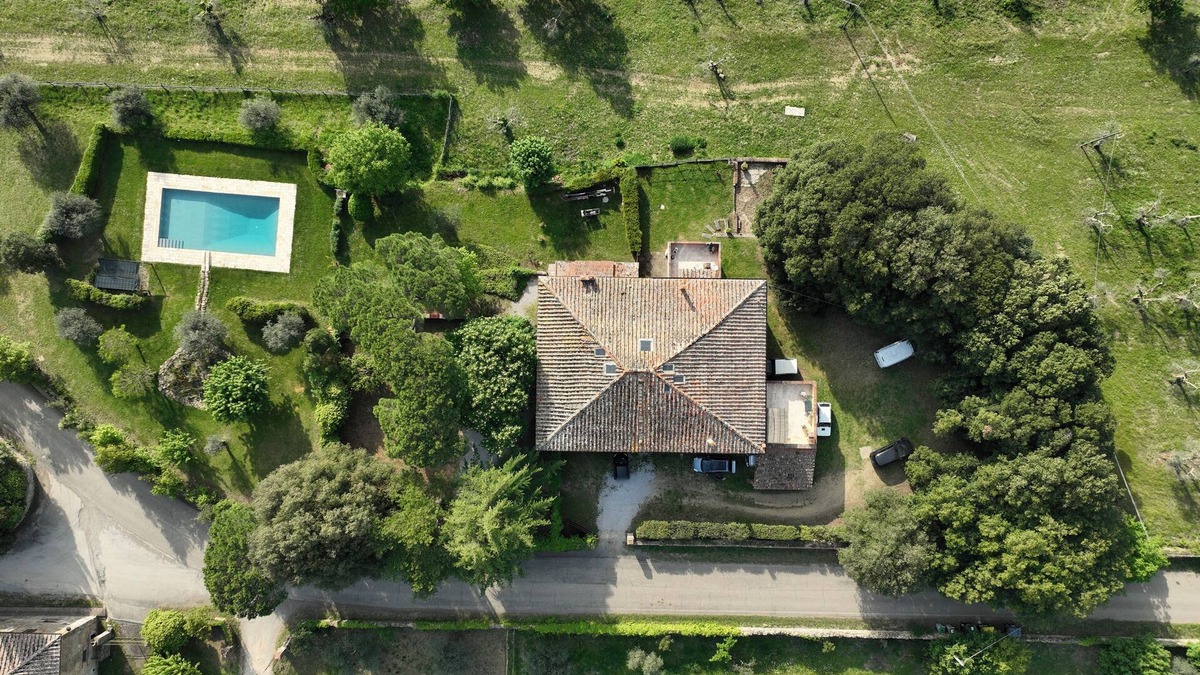 Lucignano House | Chestnut House
